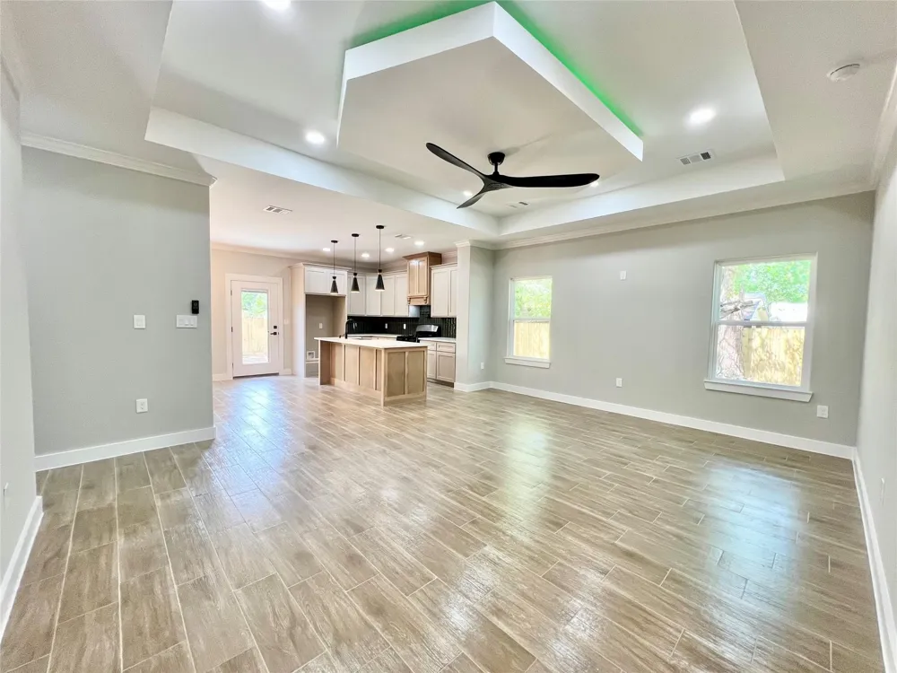 11905 23rd St Santa Fe, TX 77510