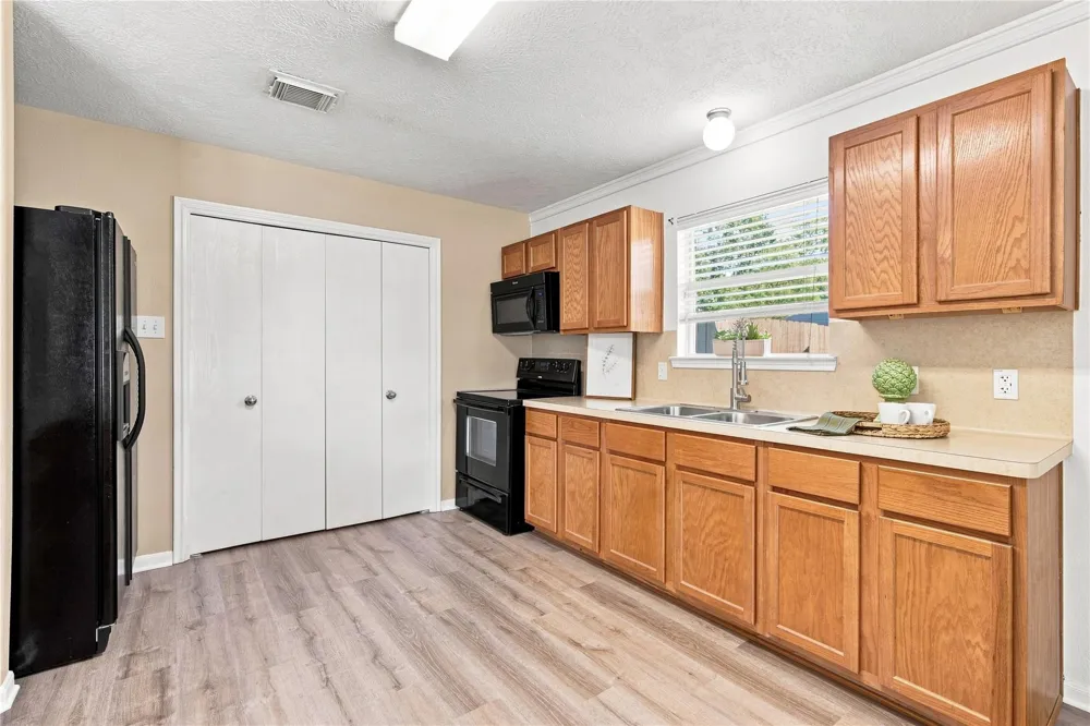 8836 E Buffalo Circle Willis, TX 77378