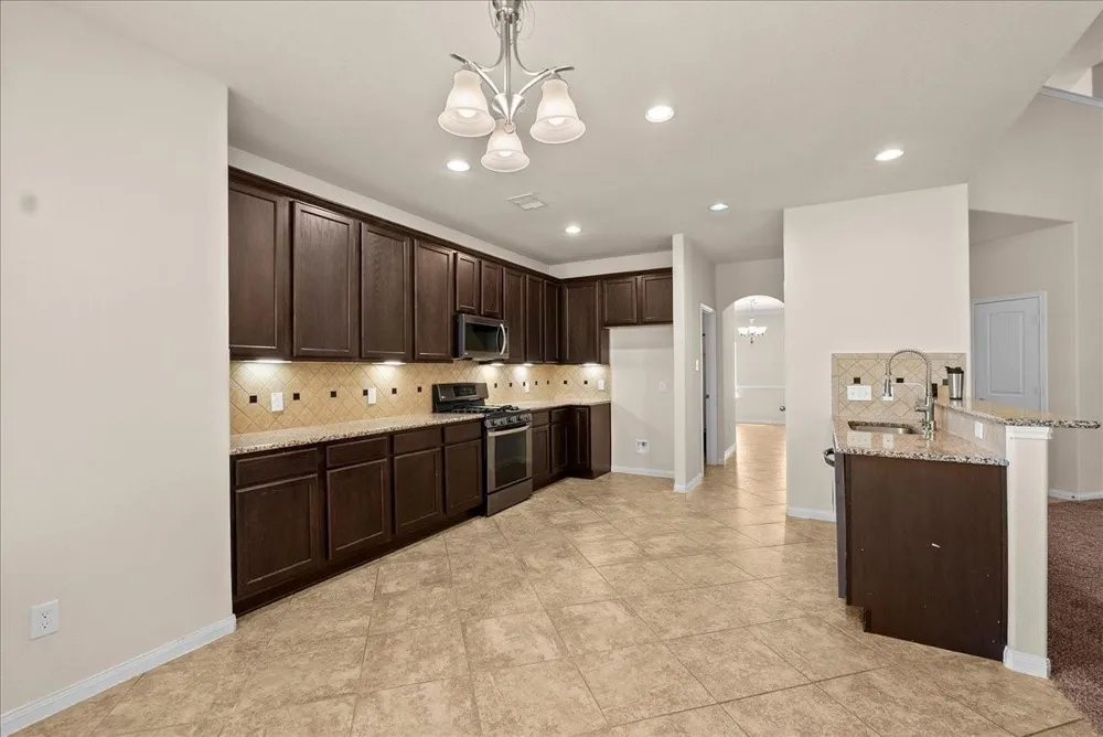 11815 Eagle Ridge Drive Mont Belvieu, TX 77535