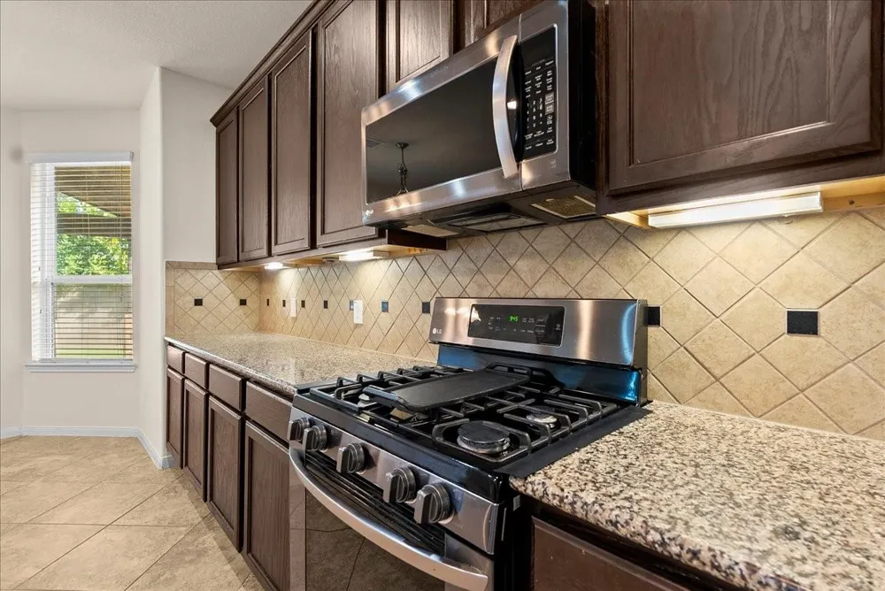 11815 Eagle Ridge Drive Mont Belvieu, TX 77535