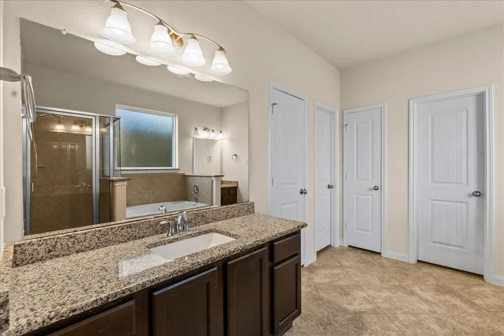 11815 Eagle Ridge Drive Mont Belvieu, TX 77535