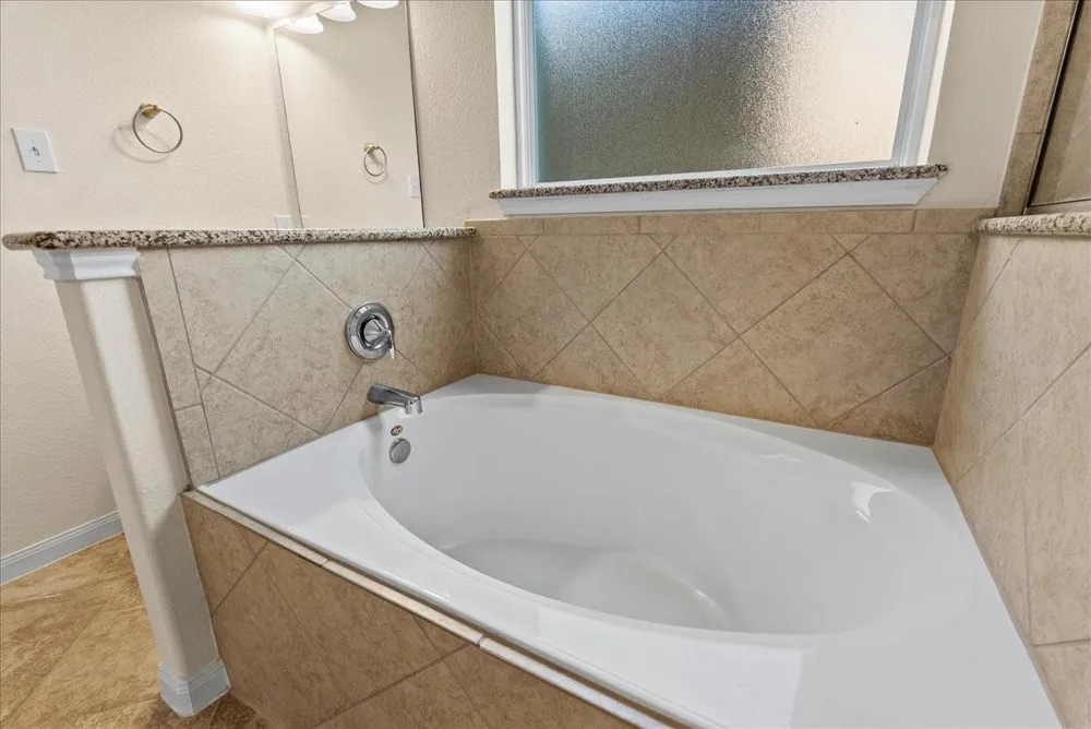 11815 Eagle Ridge Drive Mont Belvieu, TX 77535
