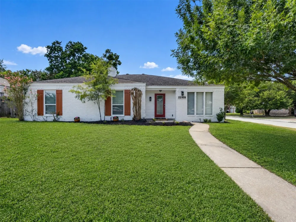 22939 Spring Willow Drive Tomball, TX 77375