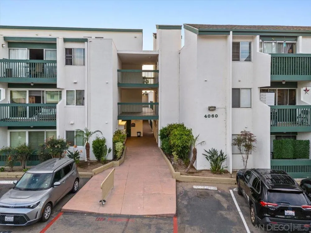 4060 Huerfano #113 San Diego, CA 92117