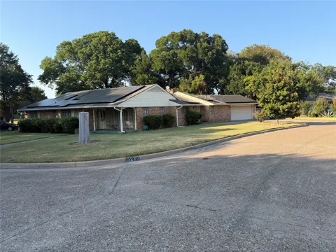 5220 Woodsboro Lane
