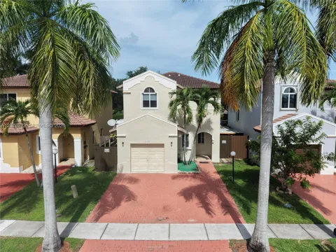 2529 NE 41st Ter