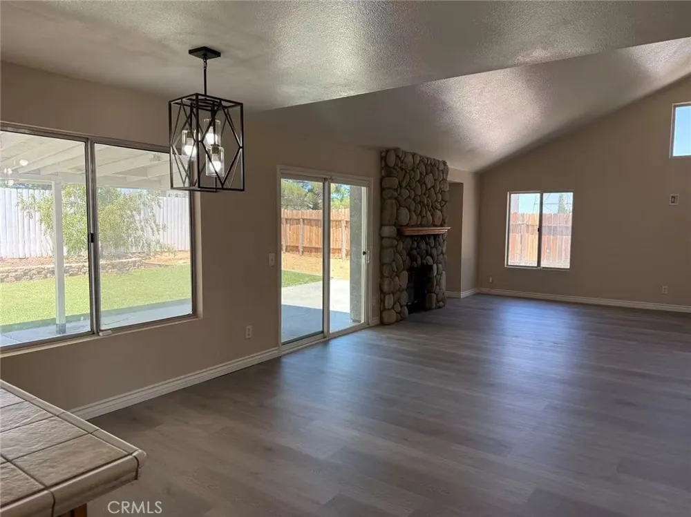 14830 Redwood Adelanto, CA 92301