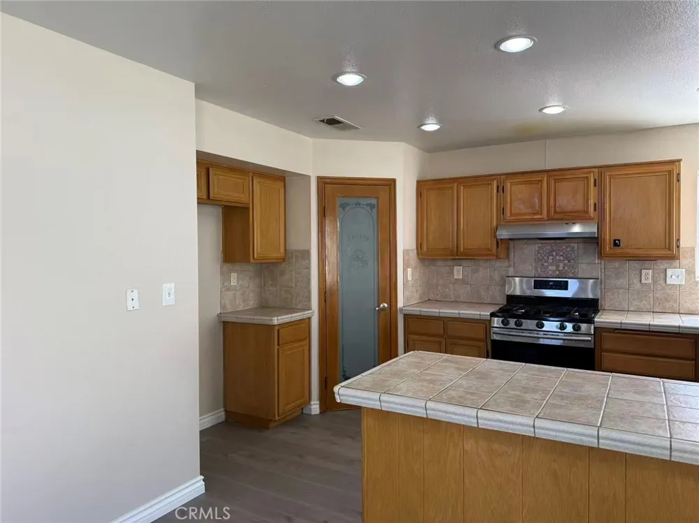 14830 Redwood Adelanto, CA 92301