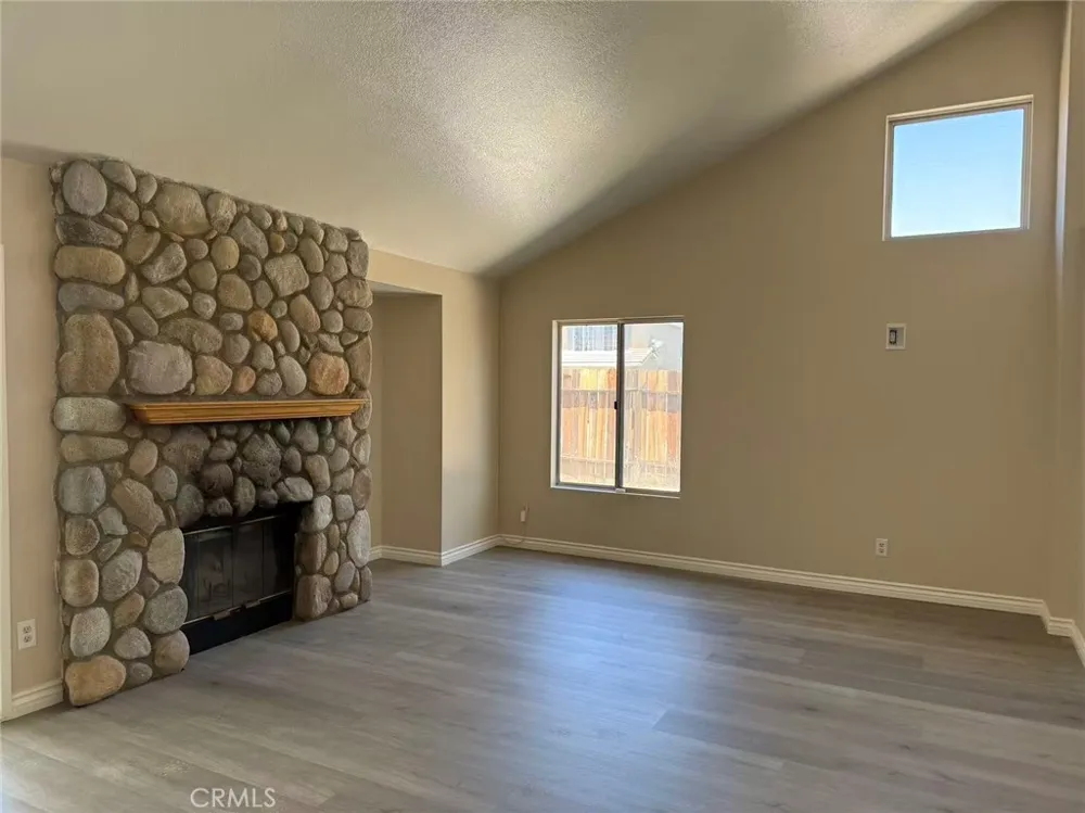 14830 Redwood Adelanto, CA 92301