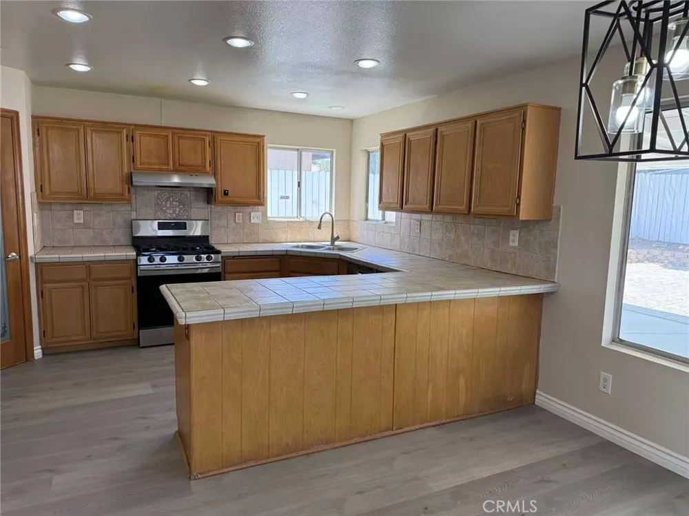 14830 Redwood Adelanto, CA 92301
