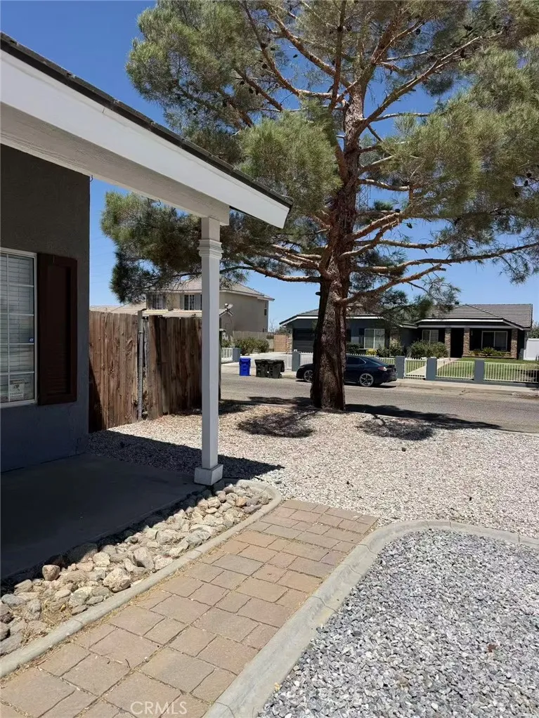 14830 Redwood Adelanto, CA 92301