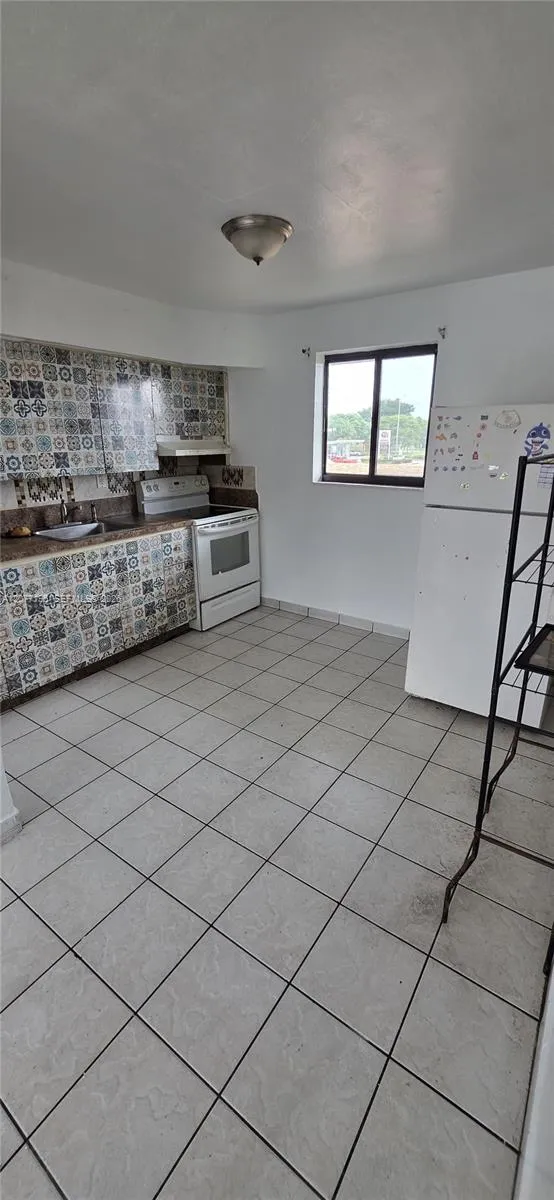 664 W 29th St #6 Hialeah, FL 33012