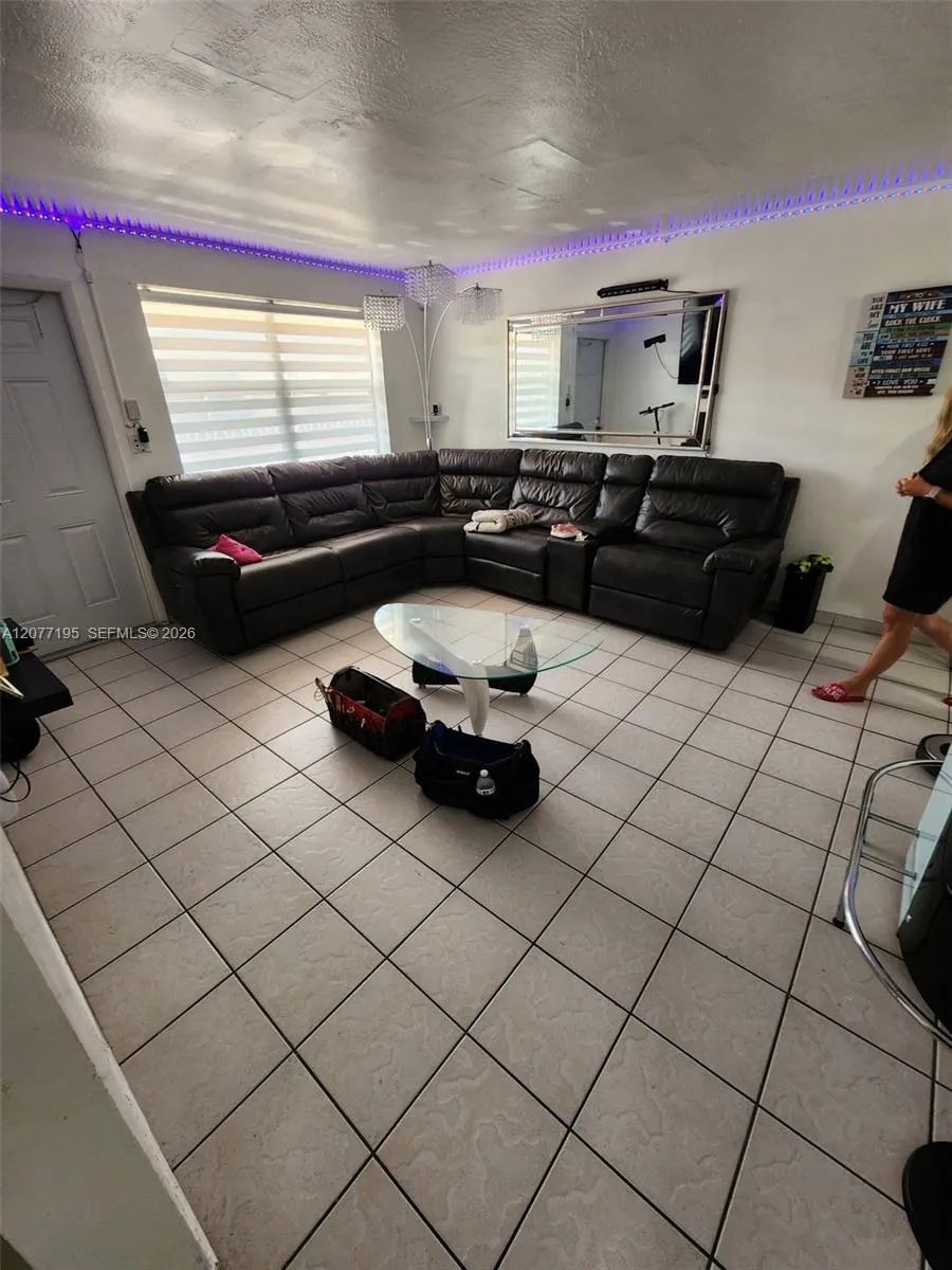 664 W 29th St #6 Hialeah, FL 33012