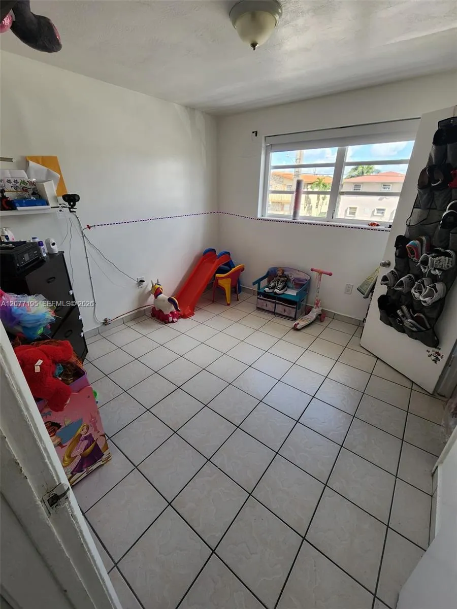 664 W 29th St #6 Hialeah, FL 33012