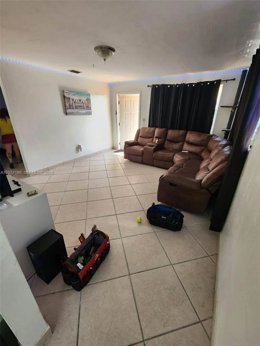 664 W 29th St #6 Hialeah, FL 33012