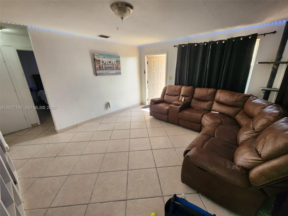 664 W 29th St #6 Hialeah, FL 33012