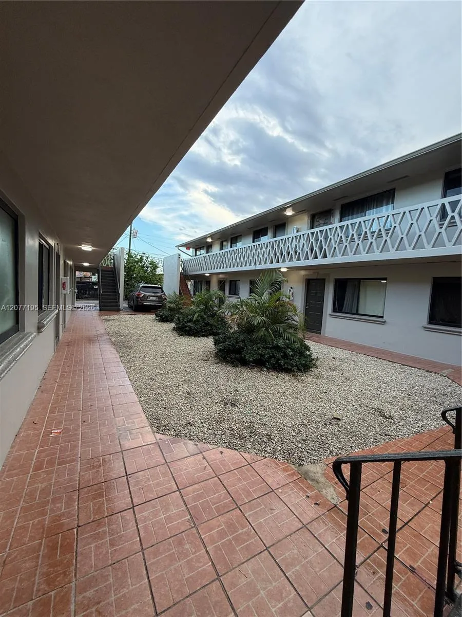 664 W 29th St #6 Hialeah, FL 33012