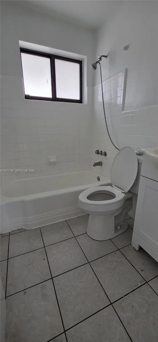 664 W 29th St #6 Hialeah, FL 33012