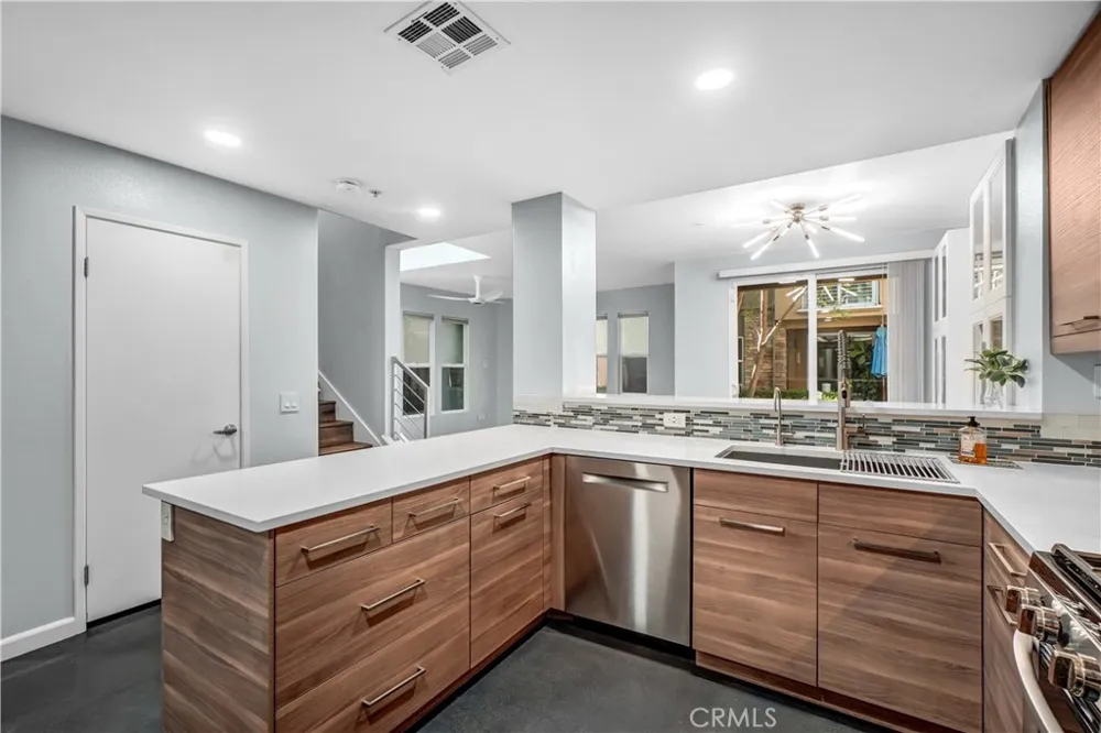 226 E Jeanette Lane Santa Ana, CA 92705