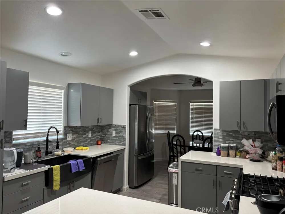 10940 Santa Cruz Desert Hot Springs, CA 92240