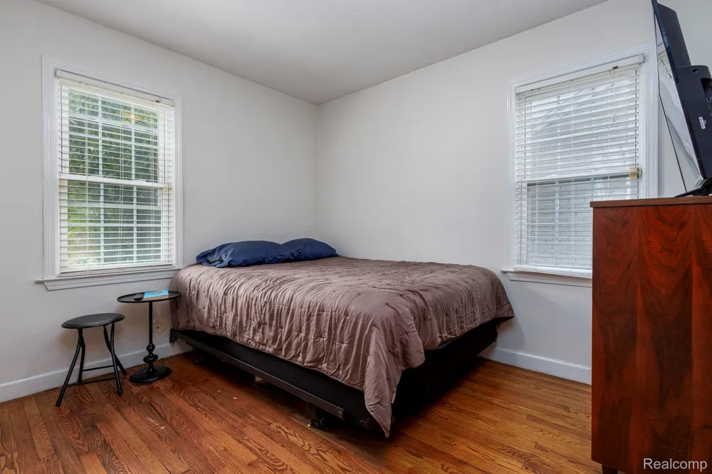 21156 Manchester Boulevard Harper Woods City, MI 48225