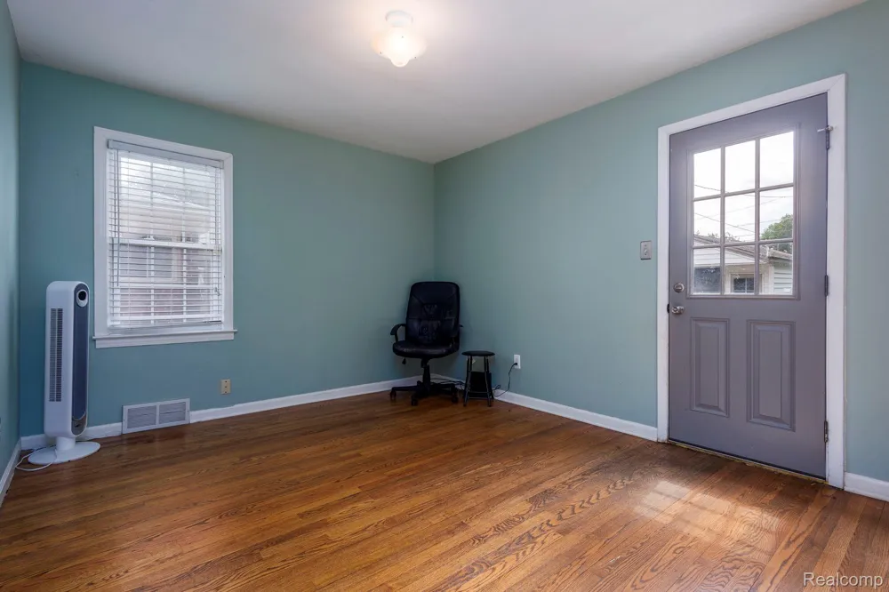 21156 Manchester Boulevard Harper Woods City, MI 48225