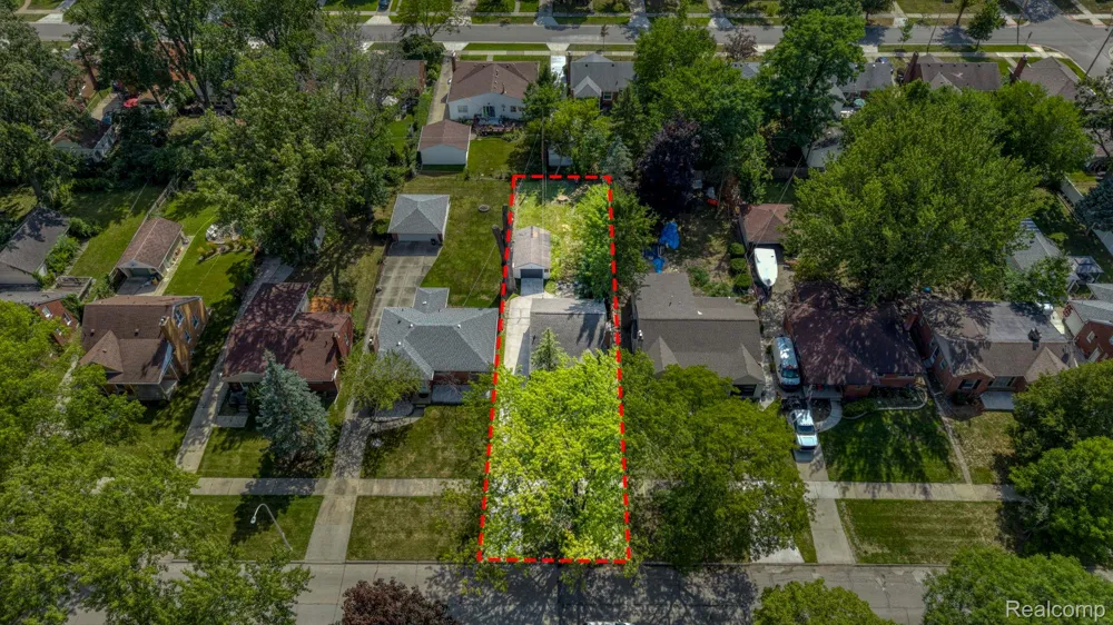 21156 Manchester Boulevard Harper Woods City, MI 48225