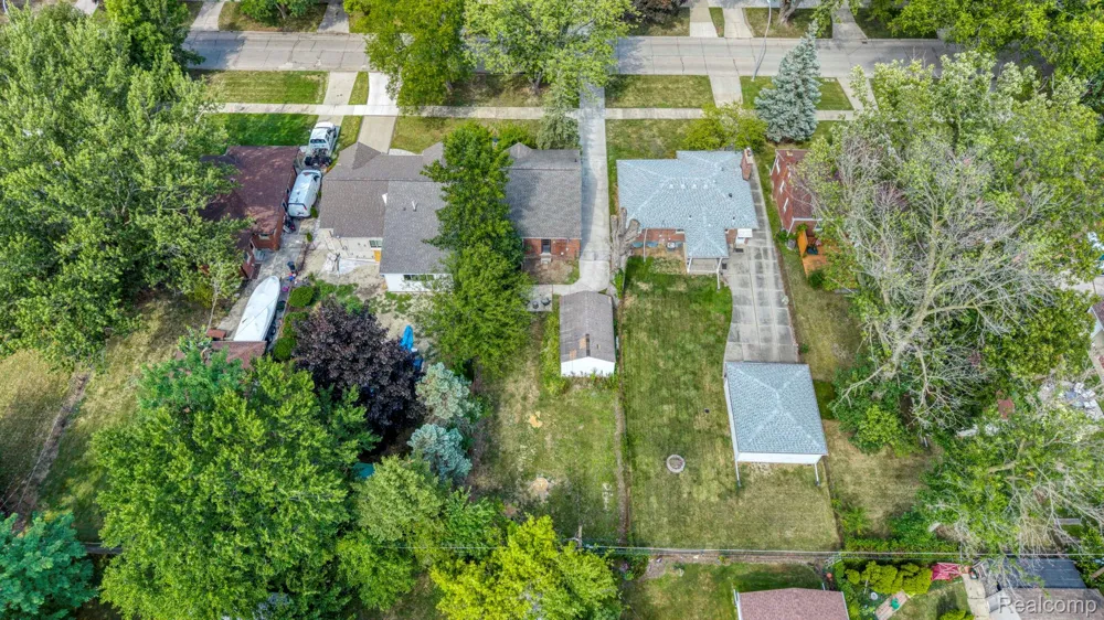 21156 Manchester Boulevard Harper Woods City, MI 48225