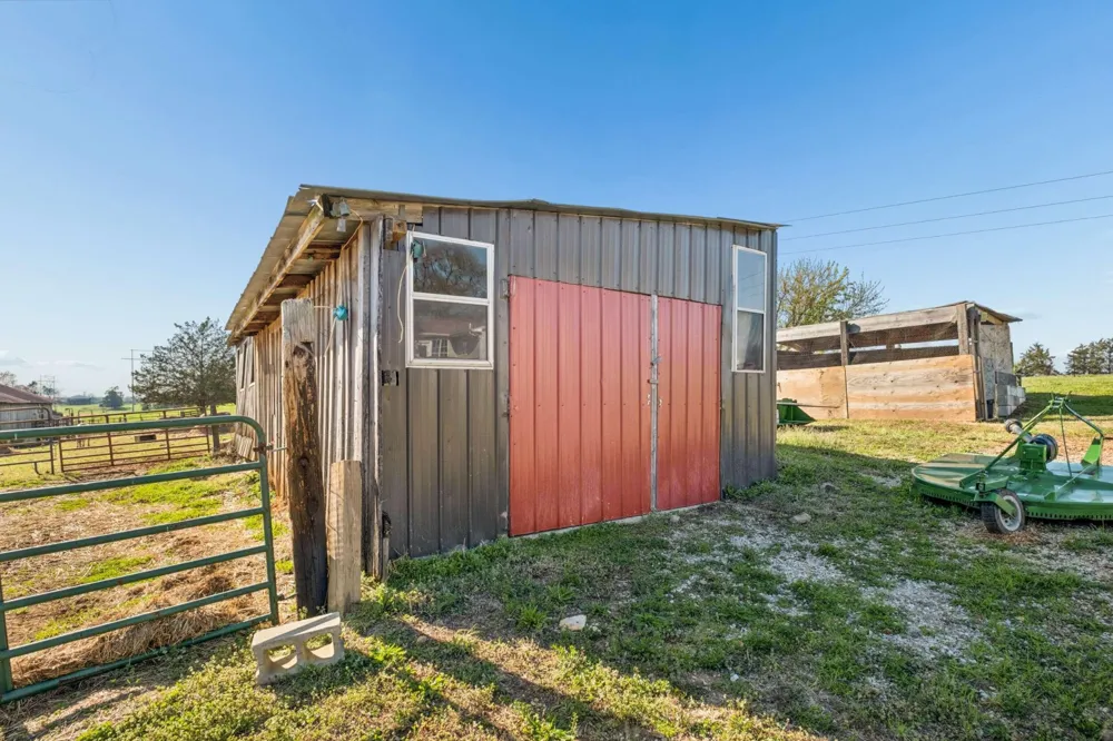 324 Laster Holman Lane Decherd, TN 37324