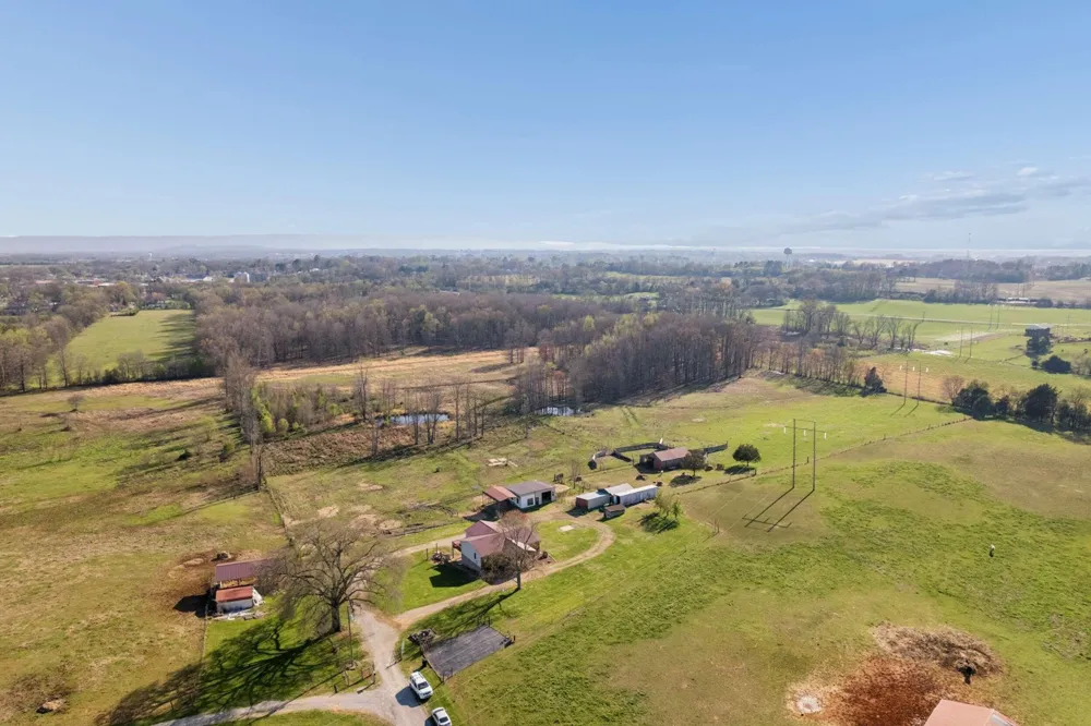 324 Laster Holman Lane Decherd, TN 37324