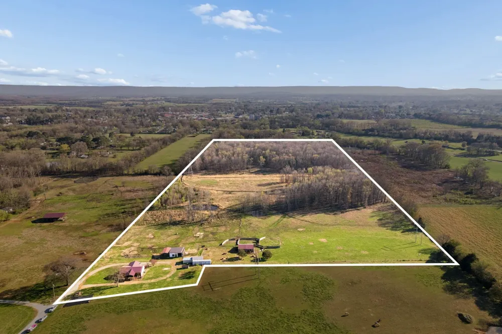 324 Laster Holman Lane Decherd, TN 37324