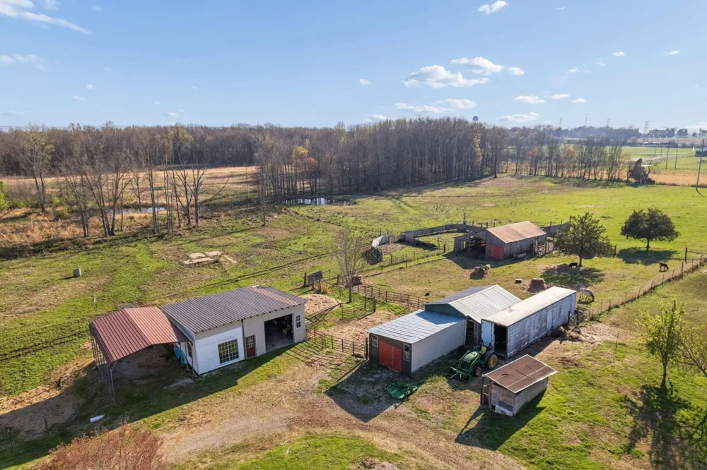 324 Laster Holman Lane Decherd, TN 37324