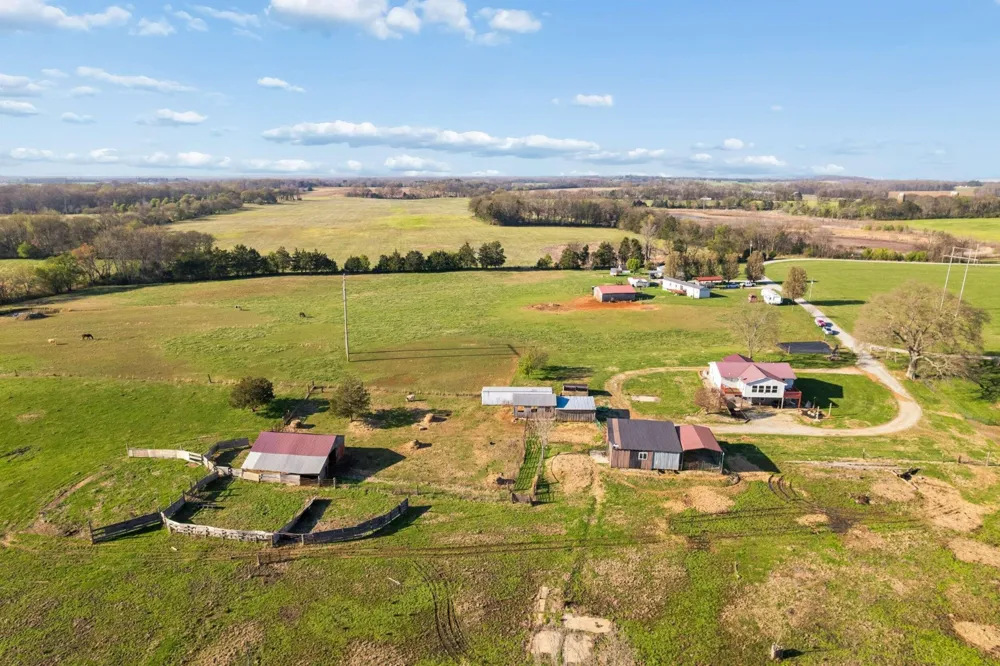324 Laster Holman Lane Decherd, TN 37324