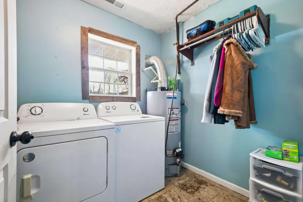 324 Laster Holman Lane Decherd, TN 37324
