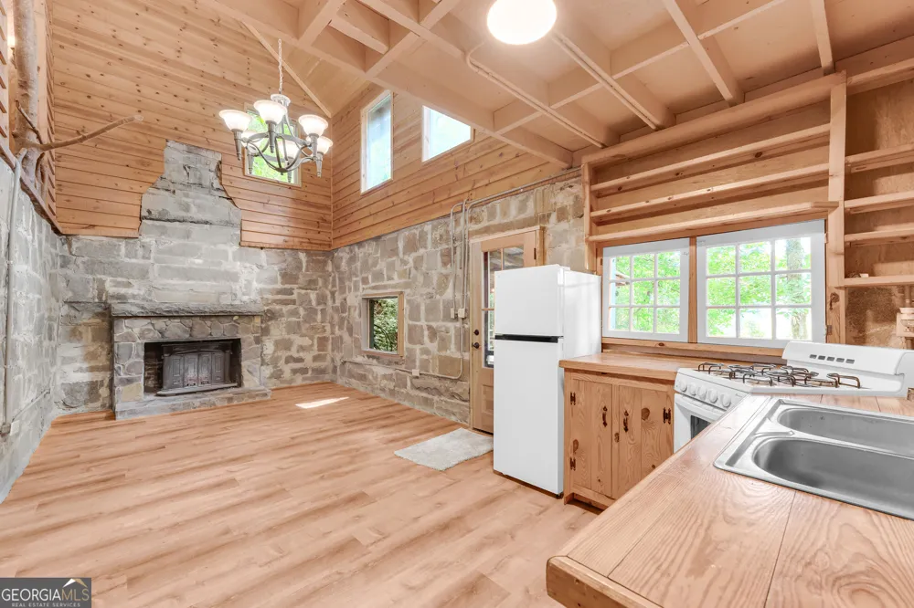 4305 Yonah Dam RD Toccoa, GA 30577