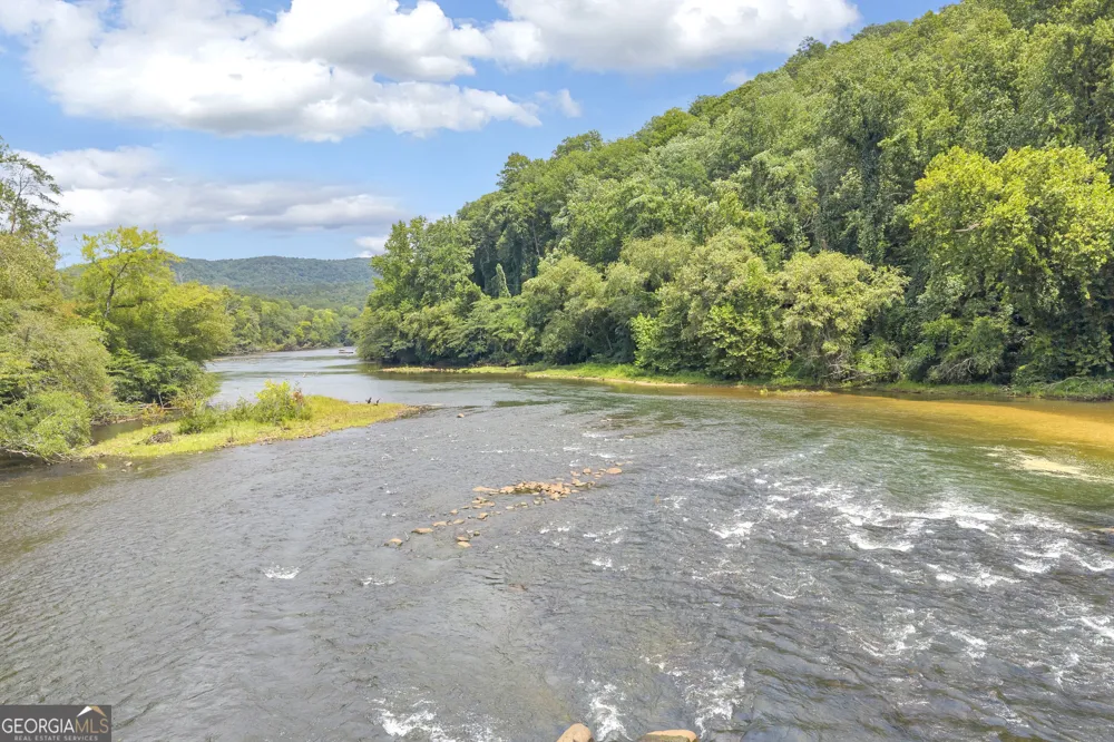 4305 Yonah Dam RD Toccoa, GA 30577