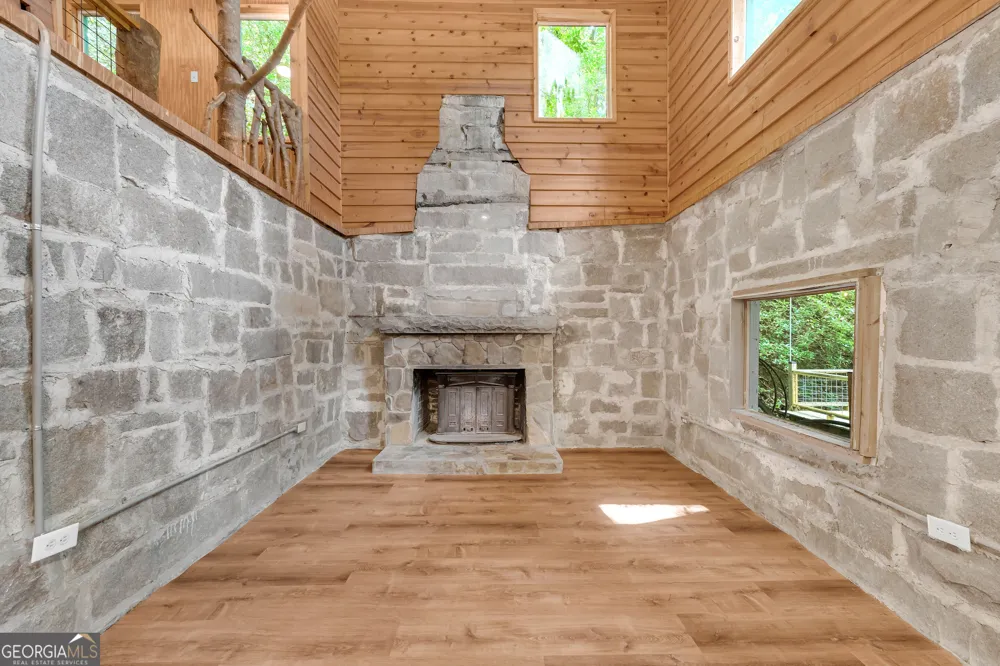 4305 Yonah Dam RD Toccoa, GA 30577