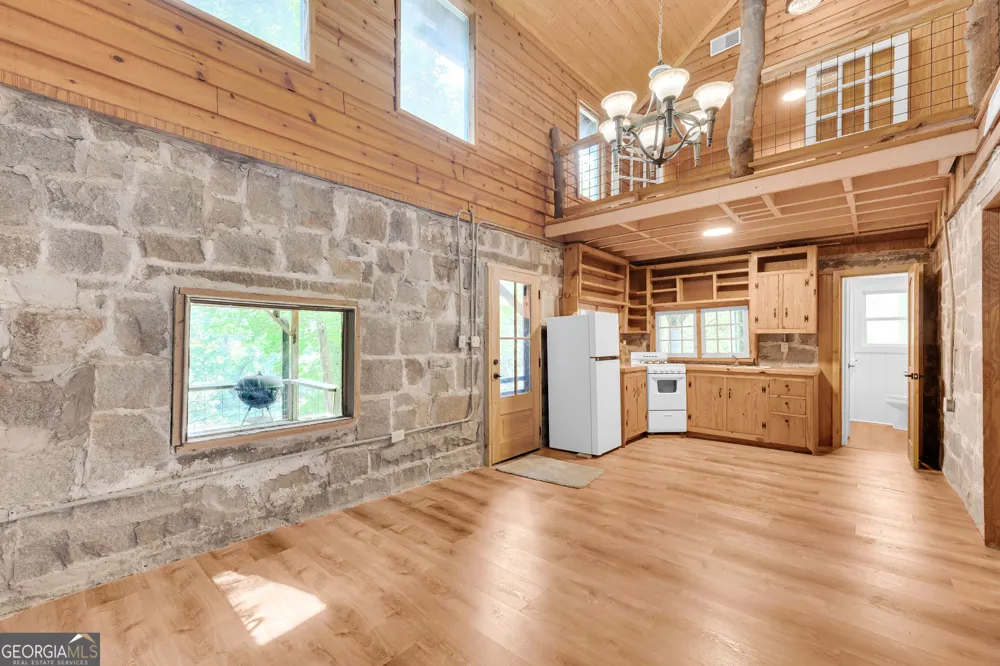 4305 Yonah Dam RD Toccoa, GA 30577