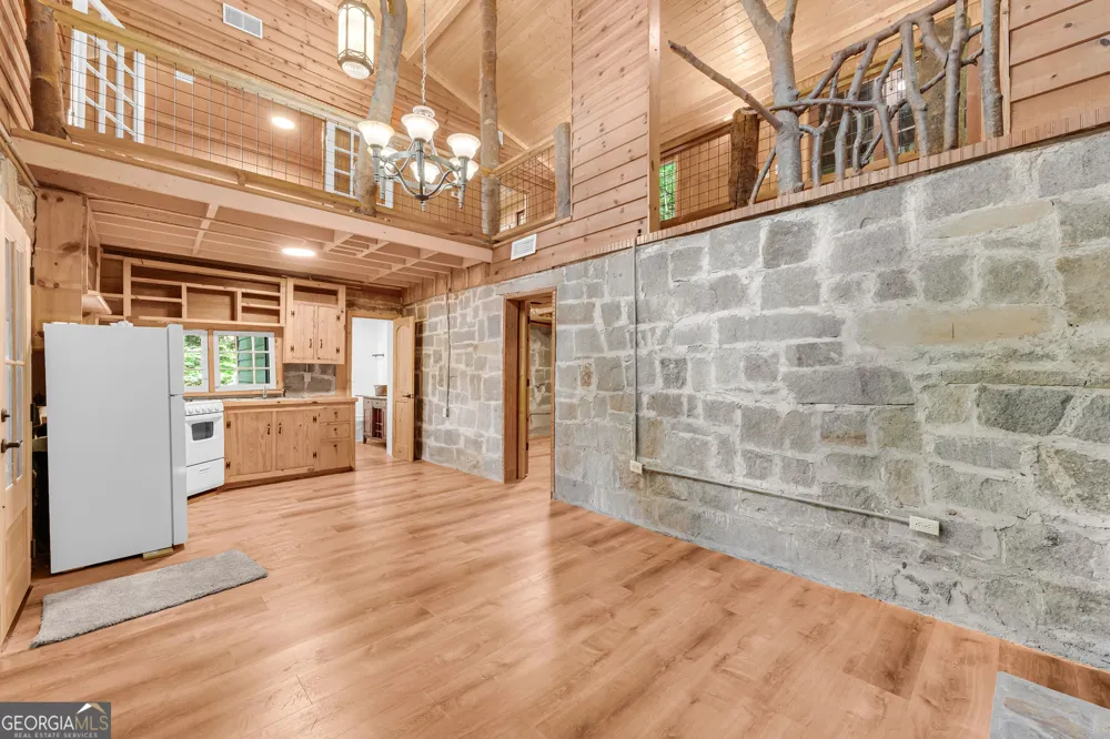 4305 Yonah Dam RD Toccoa, GA 30577