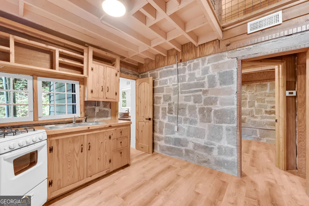 4305 Yonah Dam RD Toccoa, GA 30577