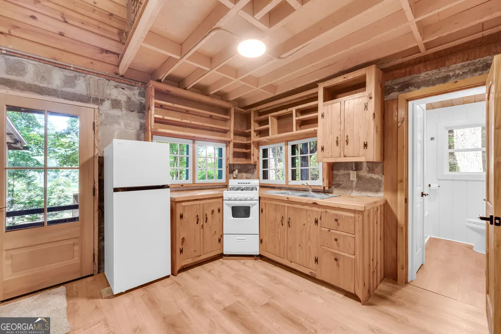 4305 Yonah Dam RD Toccoa, GA 30577