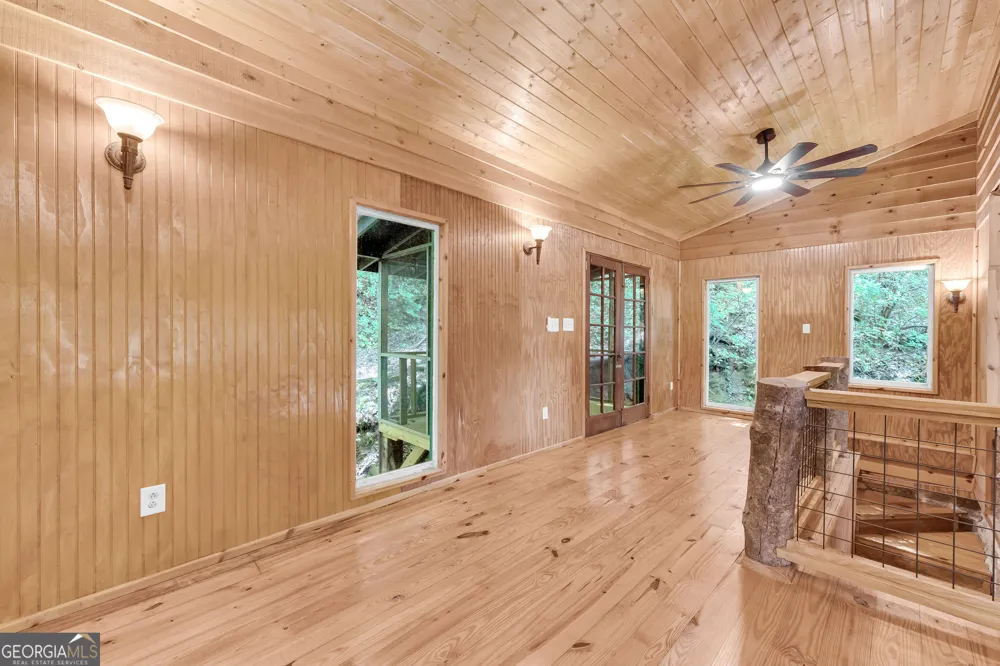 4305 Yonah Dam RD Toccoa, GA 30577