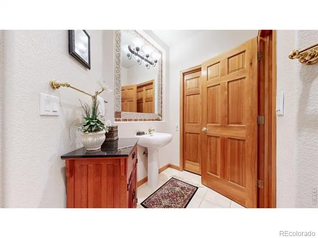 5300 Highlands Drive Longmont, CO 80503