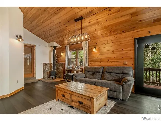 417 Dunraven Glade Road Glen Haven, CO 80532