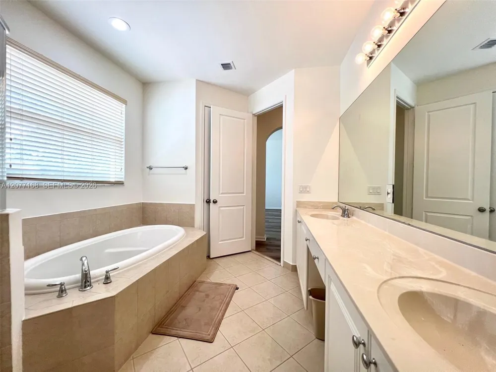 3280 NW 126th Ave Sunrise, FL 33323