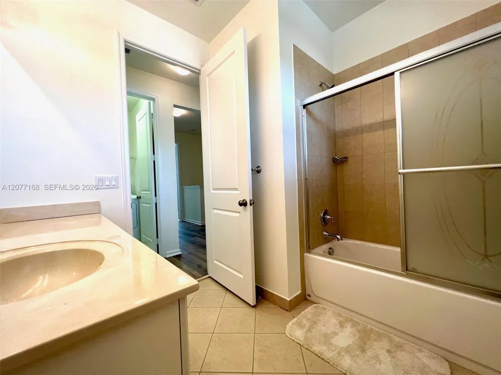 3280 NW 126th Ave Sunrise, FL 33323
