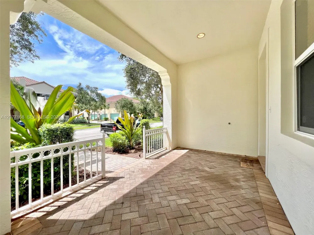 3280 NW 126th Ave Sunrise, FL 33323