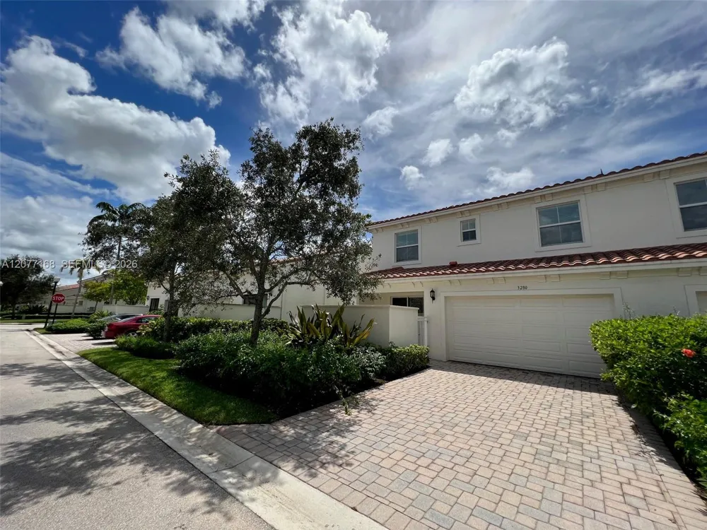 3280 NW 126th Ave Sunrise, FL 33323