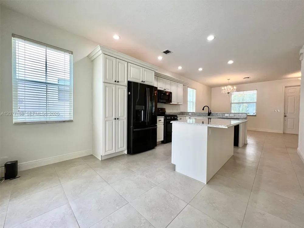 3280 NW 126th Ave Sunrise, FL 33323