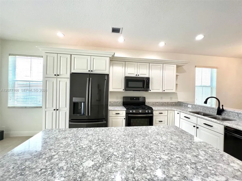3280 NW 126th Ave Sunrise, FL 33323